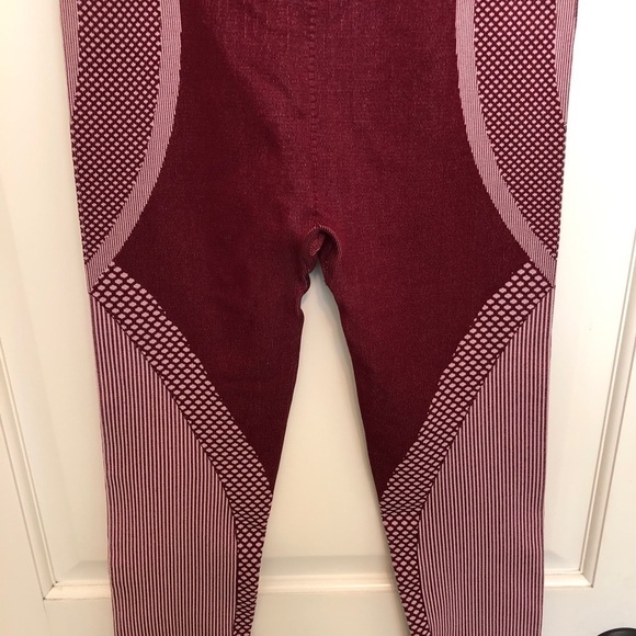 Fabletics High Waisted Seamless Turbo Leggings - Picture 8 of 9